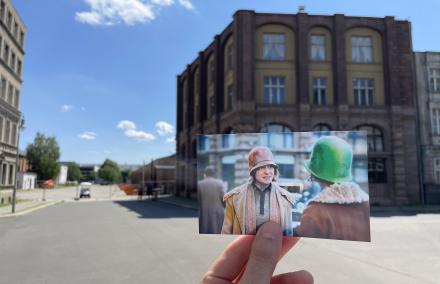 Die Dreharbeiten zu BABYLON BERLIN haben hauptsächlich im Studio Babelsberg stattgefunden. Wir sehen hier das Kulissenviertel „Metropolitan Backlot“.