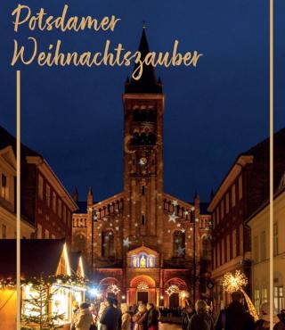 Der Potsdamer Weihnachtsmarkt 2025> die Peter und Paulkirche auf dem Bassinplatz am Abend in weihnachtliches Licht getaucht