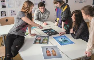 Besprechung in der Medienschule