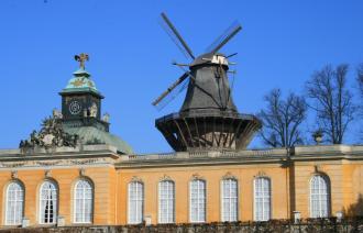 Die Historische Mühle nahe Schloss Sanssouci (© Mühlenvereinigung Berlin-Brandenburg e.V.)