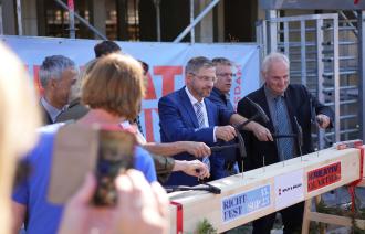 Richtfest beim Kreativquartier in der Potsdamer Mitte mit Oberbürgermeister Mike Schubert
