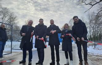 Oberbürgermeister Mike Schubert eröffnet gemeinsam mit Bernd Rubelt, Beigeordneter für Stadtentwicklung, Bauen, Wirtschaft und Umwelt, und Christiane Preuß, Geschäftsführerin der Energie und Wasser Potsdam GmbH im Beisein von Staatssekretär Uwe Schüler, Ministerium für Infrastruktur und Landesplanung den Uferweg.  