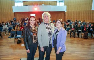 Ina Hänsel, Präsidentin IHKK Potsdam, Dörte Thie, Vizepräsidentin Handwerkskammer Potsdam und Gleichstellungsbeauftragte Claudia Sprengel bei der Veranstaltung Frauen auf dem Weg 2024.