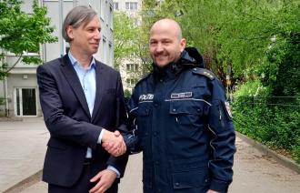 Dr. Karsten Lauber, Fachbereich Ordnung und Sicherheit der Landeshauptstadt Potsdam und Christian Hylla, Leiter der Polizeiinspektion Potsdam bei dem Abschluss der Kooperationsvereinbarung.