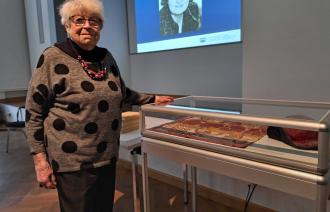 Jutta Lademann, die ehemalige Vorsitzende des Zirkels für künstlerisches textiles Gestalten und ehemalige Vorsitzende der Landesgruppe Brandenburg aus dem Fachverband Textilunterricht e.V..