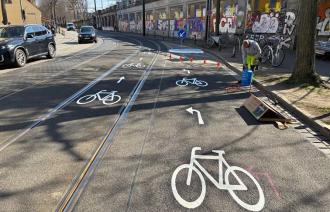 Neue Markierung in der Rudolf-Breitscheid-Straße