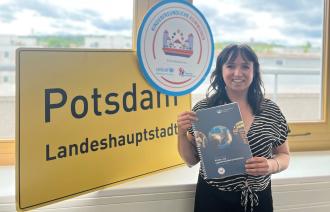 Stefanie Buhr mit dem Aktionsplan
