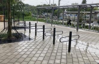 Fahrradabstellanlage am Bahnhof Griebnitzsee werden aufgebaut
