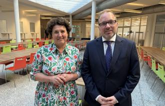 Brigitte Meier und Dr. Christian Unzicker, 2. Geschäftsführung im Klinikum Ernst von Bergmann 