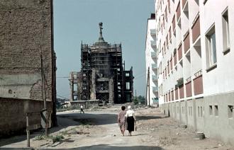 Satelliten-Ausstellung PFN-Blick durch die ehem. Burgstraße zur Ruine des Alten Rathauses, um 1962 