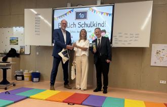 Bert Nicke, Juliane Niemeyer und Torsten Wiegel bei der Eröffnung der Grundschule Krampnitz im Potsdam Norden