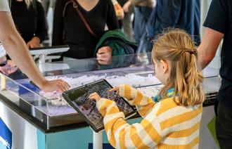 Smart City wird praktisch erlebbar: Besucher*innen der Fachveranstaltung können Smart City Projekte ausprobieren.