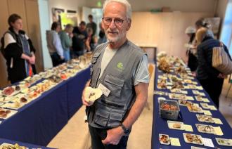 Pilzexperte Pilzsachverständiger Wolfgang Bivour ist zu Gast im Naturkundemuseum Potsdam.