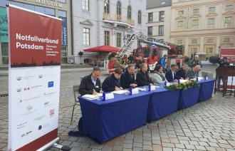 13 Kultureinrichtungen in der Landeshauptstadt unterzeichnen den Vereinbarung zur Gründung des Potsdamer Notfallverbundes.