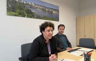 Die Beigeordnete für Ordnung, Sicherheit, Soziales und Gesundheit, Brigitte Meier stellt eine Bilanz zur Aufnahme Geflüchteter 2025 vor und gibt einen Ausblick ab 2026.