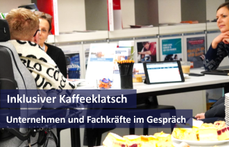 Drei Personen im Gespräch