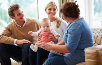 Familienhebamme und Familie