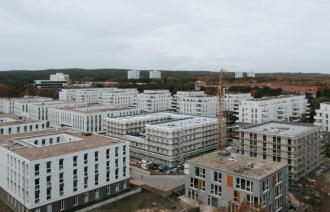 Zu sehen ist das Gymnasium im Brunnenviertel.