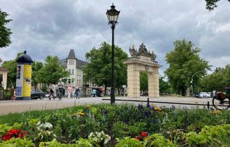 Bepflanzter Platz vor dem Jägertor