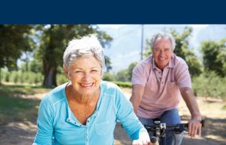 Eine Frau und ein Mann fahren Fahrad. Unter dem Bild steht: Seniorenplan der Landeshauptstadt Potsdam