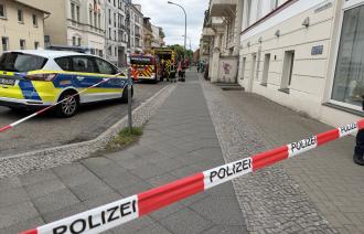 Die abgesperrte Geschwister-Scholl-Straße nach einem verdächtigen Fund.