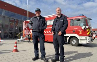 Sprengmeister Mike Schwitzke und sein Kollege Markus Kreuzer vom Kampfmittelbeseitigungsdienst bei der Bombenentschärfung am 16. Juni 2026