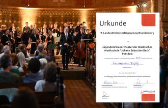 Vor goldenem Kirchenhintergrund steht das Jugendsinphonieorchester der Städtischen Musikschule Potsdam. Die Zuschauerreihen sind gut gefüllt. Im rechten Vordergrund ist die Abbildung einer Urkunde eingefügt - das JSO feiert einen Erfolg.