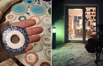 Auf zwei nebeneinandergesetzten Fotos sieht man links eine Handinnenfläche, auf der eine ringförmige Keramikarbeit liegt und rechts einen Blick dunklen Außen durch die gläserene Eingangstür zur hell erleuchteten Werkstatt, in der Menschen an einem Tisch sitzen.
