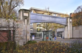 Das Eingangstor zum Studio Babelsberg, 2017 - Entrance to Studio Babelsberg, 2017 (©