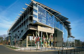 Das im Jahr 2000 eröffnete Gebäude der heutigen Filmuniversität Babelsberg KONRAD WOLF, 2003 - The building of the Film University Babelsberg KONRAD WOLF opened in 2000, 2003 (© Landeshauptstadt Potsdam,