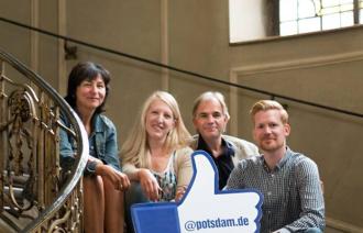 Dr. Sigrid Sommer, Marketingleiterin, Madleen Köppen und Uwe Salomon aus dem Marketing Bereich und Frank Daenzer vom Projektteam des Bürgerhaushalts.