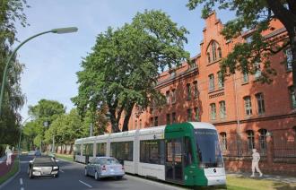 Tram vor Roter Kaserne
