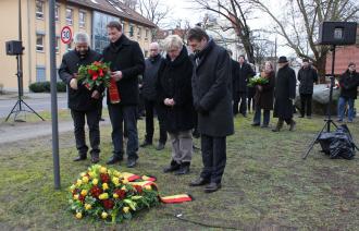 Tag des Gedenkens an die Opfer des Nationalsozialismus am 27. Januar 2015 auf dem Willi-Frohwein-Platz