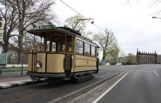 Der historische Motorwagen Nummer 9 ist Potsdams erste elektrische Straßenbahn