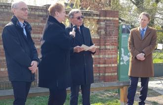 Dr. Robert Grünbaum, Dr. Ulrike Gutheil, Burkhard Exner und Prof. Dr. Frank Bösch bei der Eröffnung des Erinnerungspfades