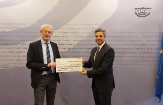 Oberbürgermeister Mike Schubert hat am Dienstag mehrere Förderbescheide für die weitere Stadtentwicklung der Landeshauptstadt von Infrastrukturminister Guido Beermann entgegengenommen.