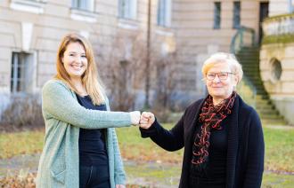 Dr. Amanda Palenberg (links) übernimmt die Position als Integrationsbeauftragte von Magdolna Grasnick (re)