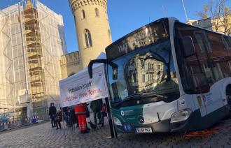 Erster Halt des Impfbusses ist das Nauener Tor. Foto: Landeshauptstadt Potsdam, Christine Homann