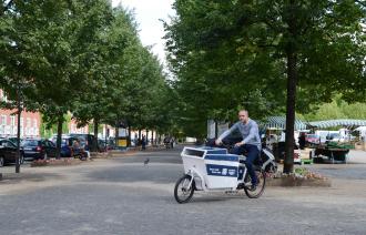Mit dem Lastenrad unterwegs.