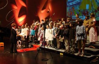 Großer Kinderchor der Städtischen Musikschule.