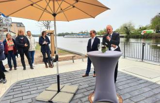 Bernd Rubelt, Beigeordneter für Stadtentwicklung, Bauen, Wirtschaft und Umwelt, eröffnete den Uferweg nördliche Speicherstadt.