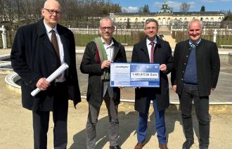 Michael Rohde, Christoph Martin Vogtherr, Mike Schubert und Bernd Rubelt bei der Scheckübergabe zum Projekt InnoWasPo 