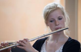 Flötistin der Städtischen Musikschule (© Landeshauptstadt Potsdam/Matthias Holz)