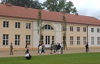 Nahezu 140 Guts- und Herrenhäuser existieren noch im Land Brandenburg. Hier das Schloss Paretz. (© Michael Hübner/Märkische Allgemeine)