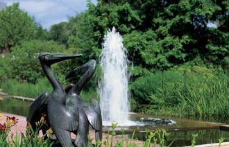 Pelikan-Skulptur auf der Freundschaftsinsel Potsdam