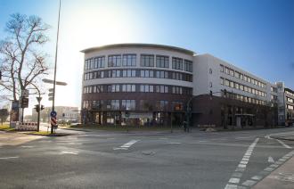 Das ist ein Foto des Babelsberger Filmgymnasiums.