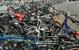 Überfüllte Fahrradständer