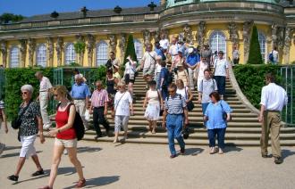 Gruppe im Park Sanssouci.