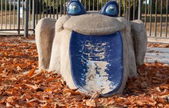 Kröte aus Beton