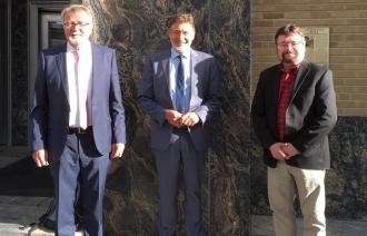 Jann Jakobs in Sioux Falls mit Prof. Hubertus Wenisch (links) und Prof. Stephan Lhotzky